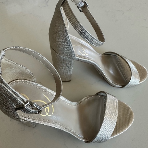 Sam Edelman Yaro ankle Strap Sandal in Metallic jute Size: 7.5 - Picture 3 of 5